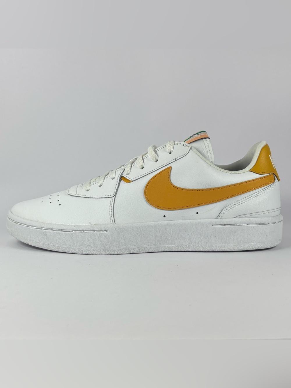 Nike Court Blanc CI0808-101 White Gold Women’s Size 10/ men’s 8.5